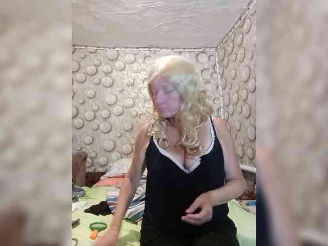 FameLara webcam