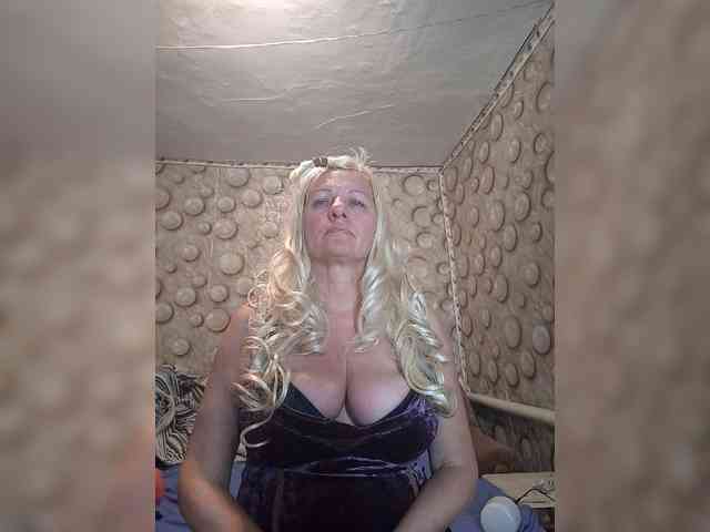 FameLara webcam