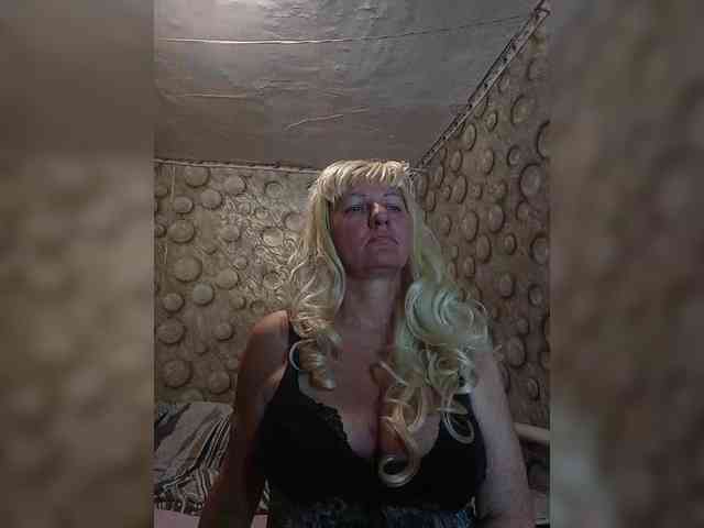 FameLara webcam