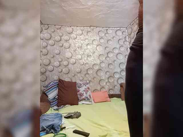 FameLara webcam