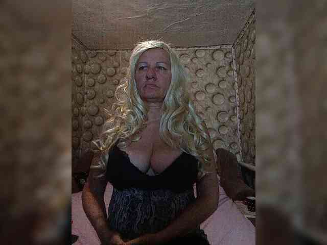 FameLara webcam