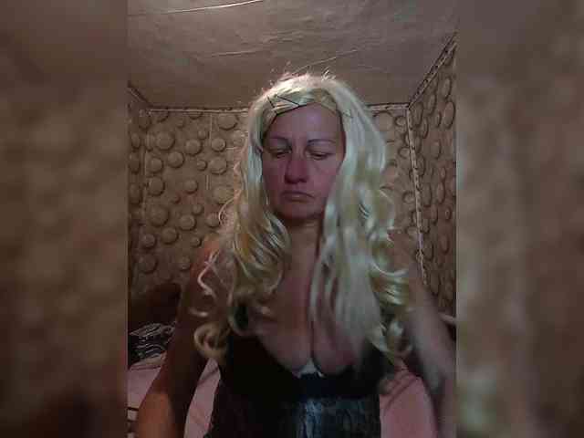 FameLara webcam