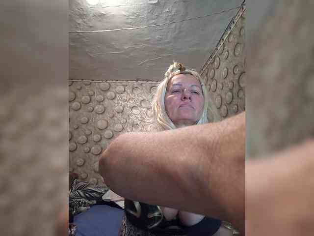 FameLara webcam