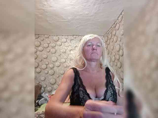 FameLara webcam
