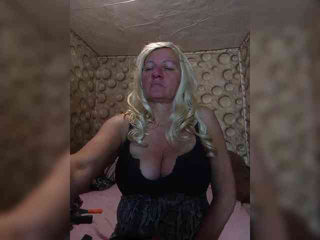 FameLara webcam