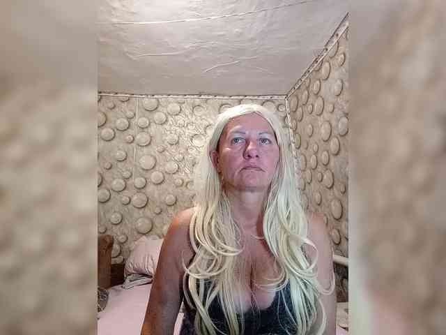FameLara webcam