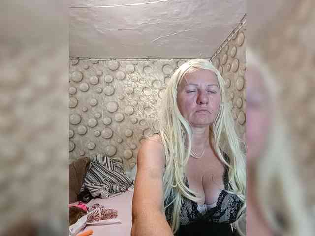FameLara webcam