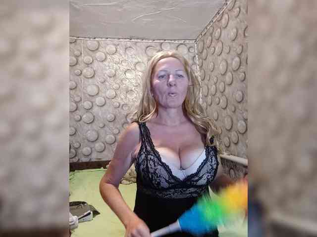 FameLara webcam