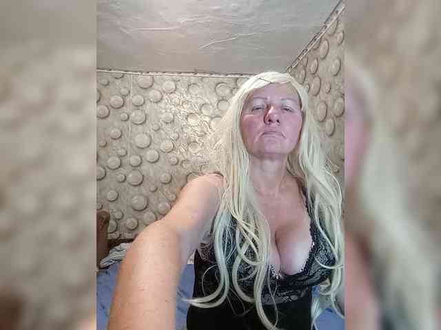 FameLara webcam