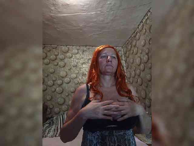 FameLara webcam