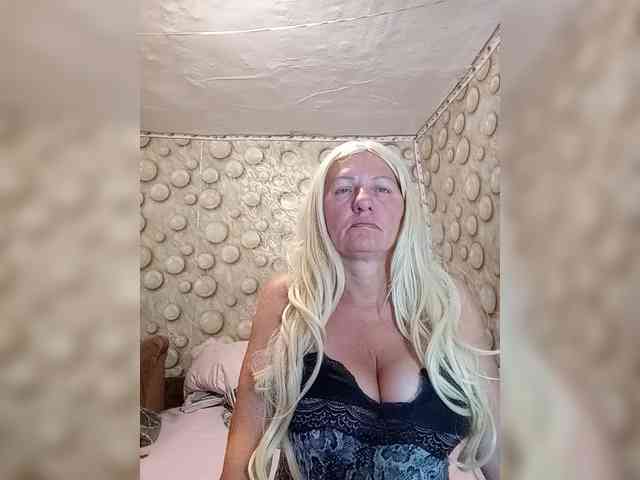 FameLara webcam