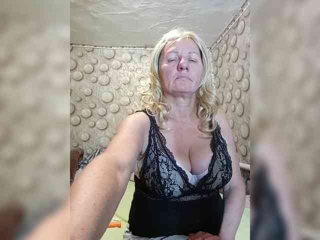 FameLara webcam