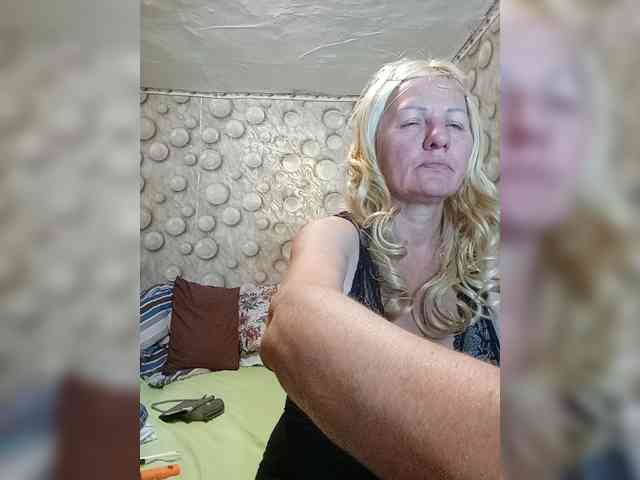 FameLara webcam