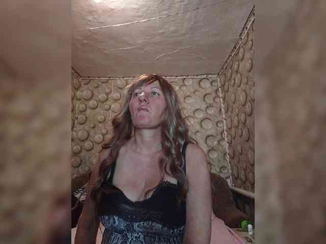 FameLara webcam