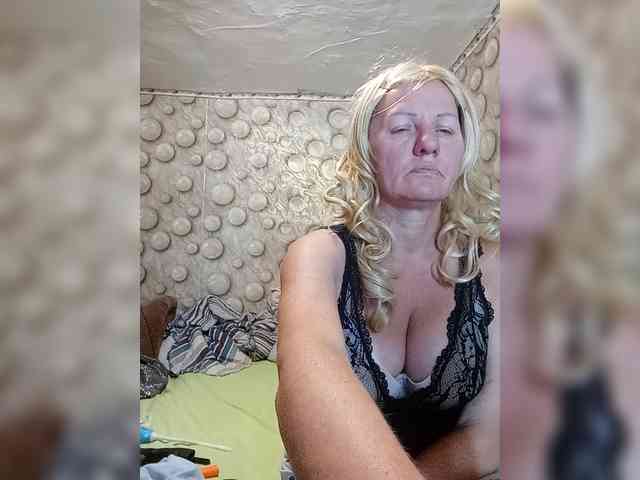 FameLara webcam