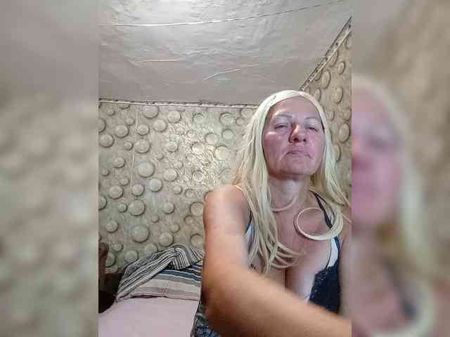 FameLara webcam