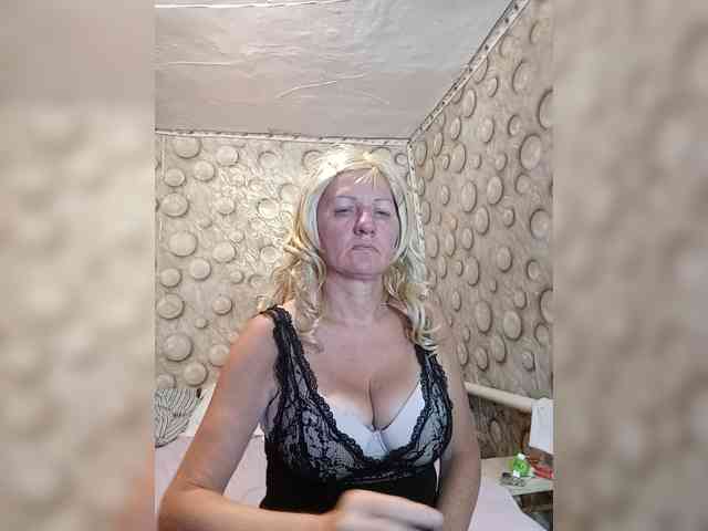 FameLara webcam