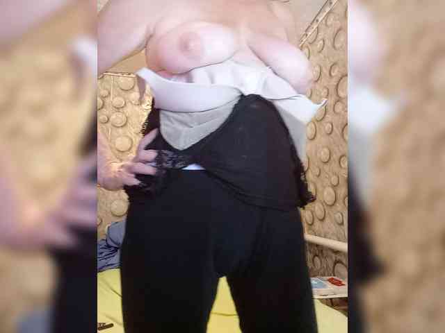 FameLara webcam