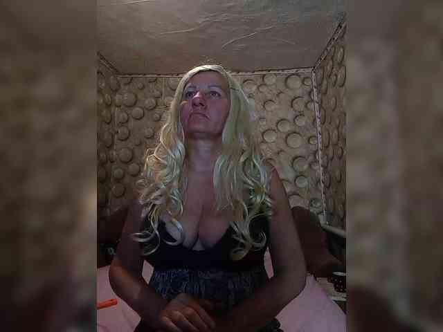 FameLara webcam