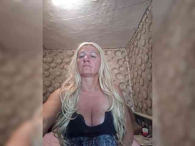 FameLara webcam