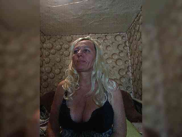 FameLara webcam