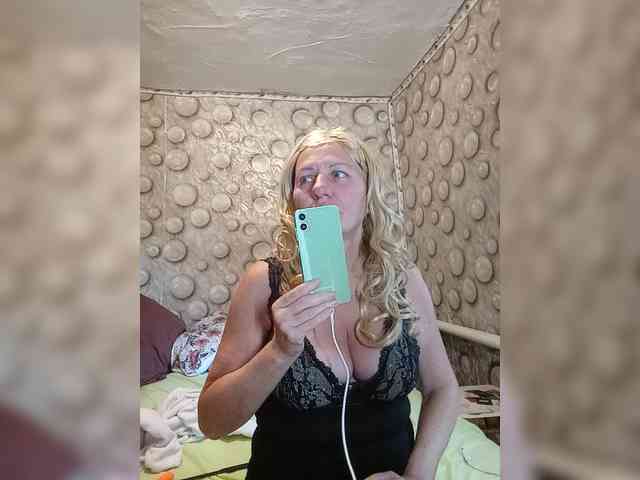 FameLara webcam