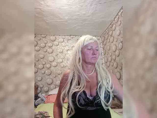 FameLara webcam