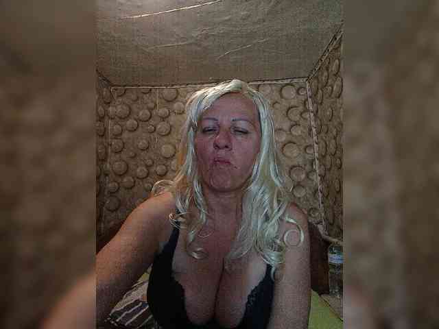 FameLara webcam