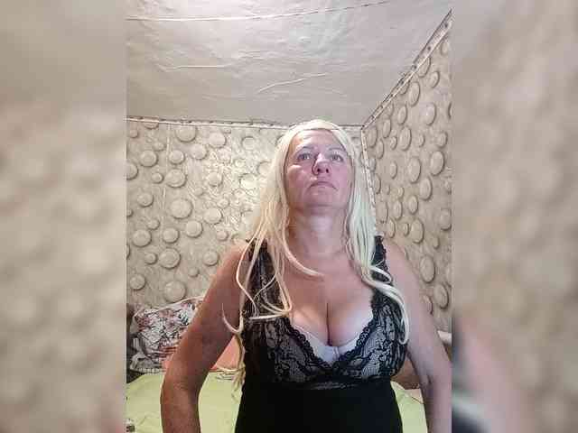 FameLara Live Webcam on BongaCams