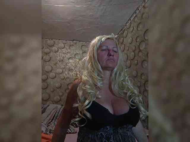 FameLara webcam