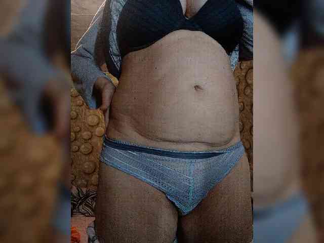 FameLara webcam
