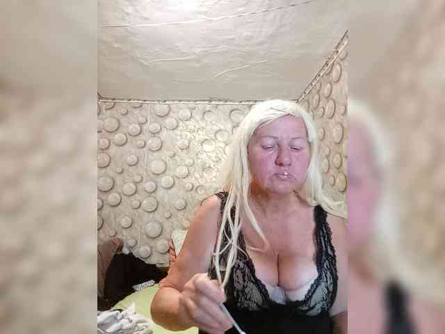 FameLara webcam