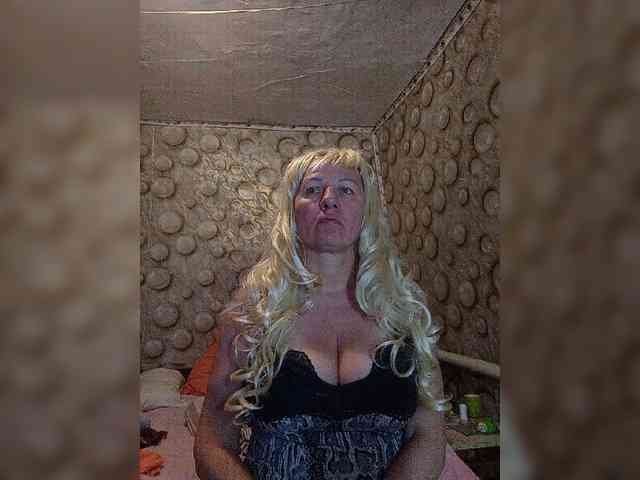 FameLara webcam
