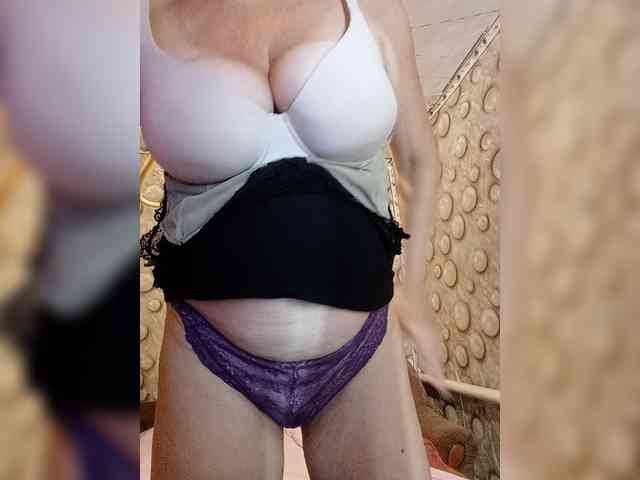 FameLara webcam
