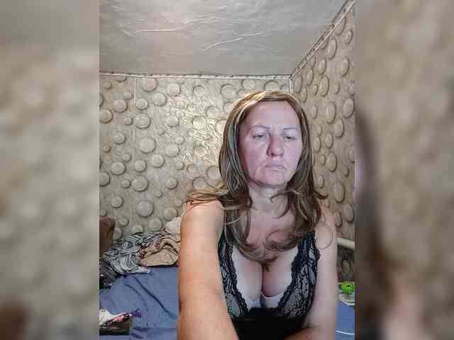 FameLara webcam
