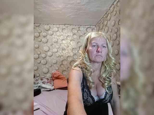 FameLara webcam