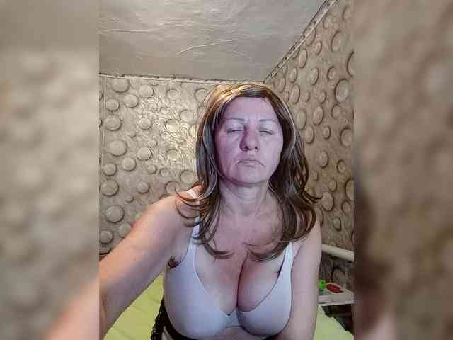 FameLara webcam