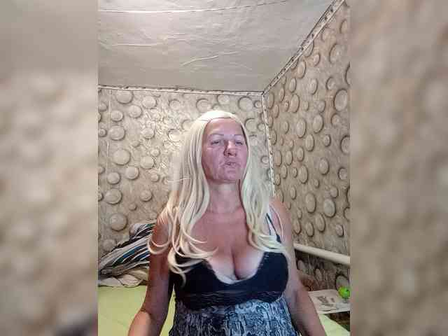 FameLara webcam