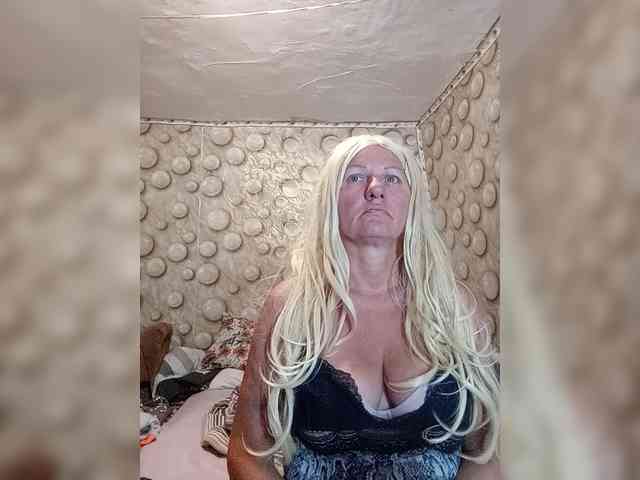FameLara webcam