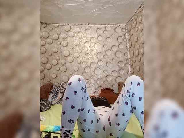 FameLara webcam