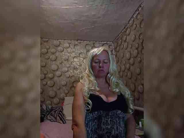 FameLara webcam