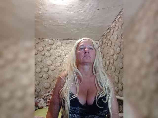 FameLara webcam