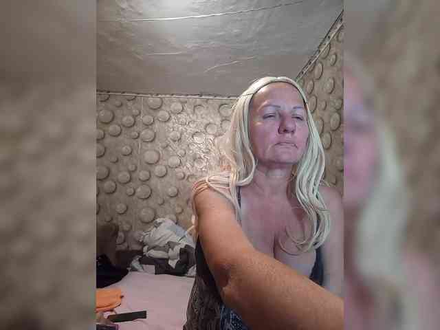 FameLara webcam