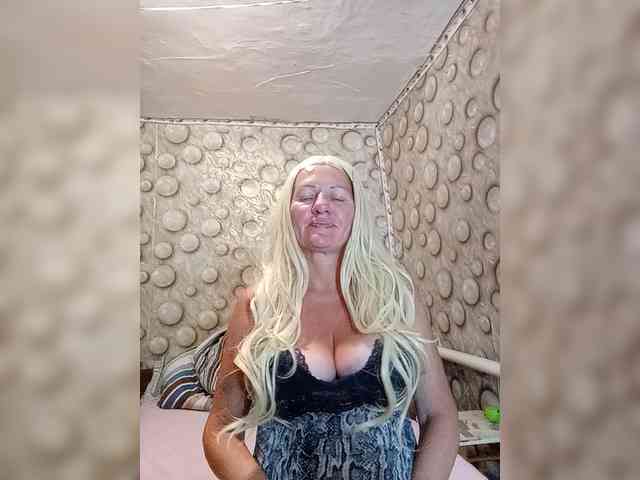 FameLara webcam
