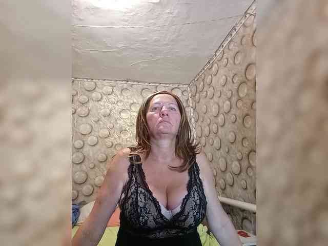 FameLara webcam