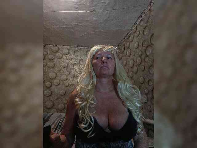 FameLara webcam