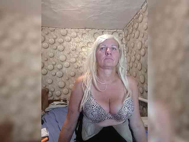FameLara webcam