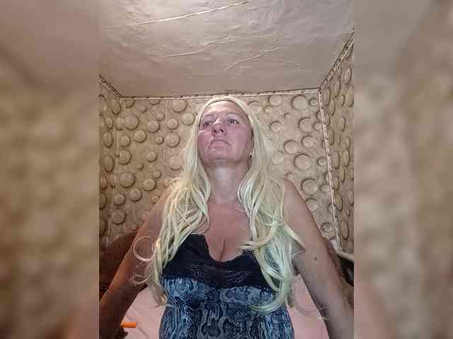 FameLara webcam