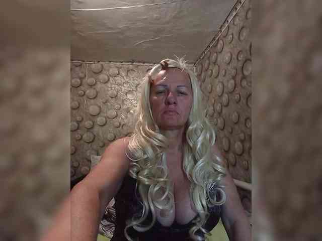 FameLara webcam