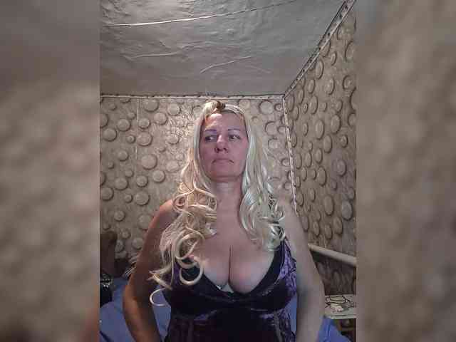 FameLara webcam